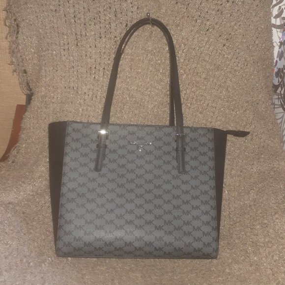 MICHAEL KORS-JET SET Charm-MD TZ Tote-Black Signature-NWT - Picture 1 of 8